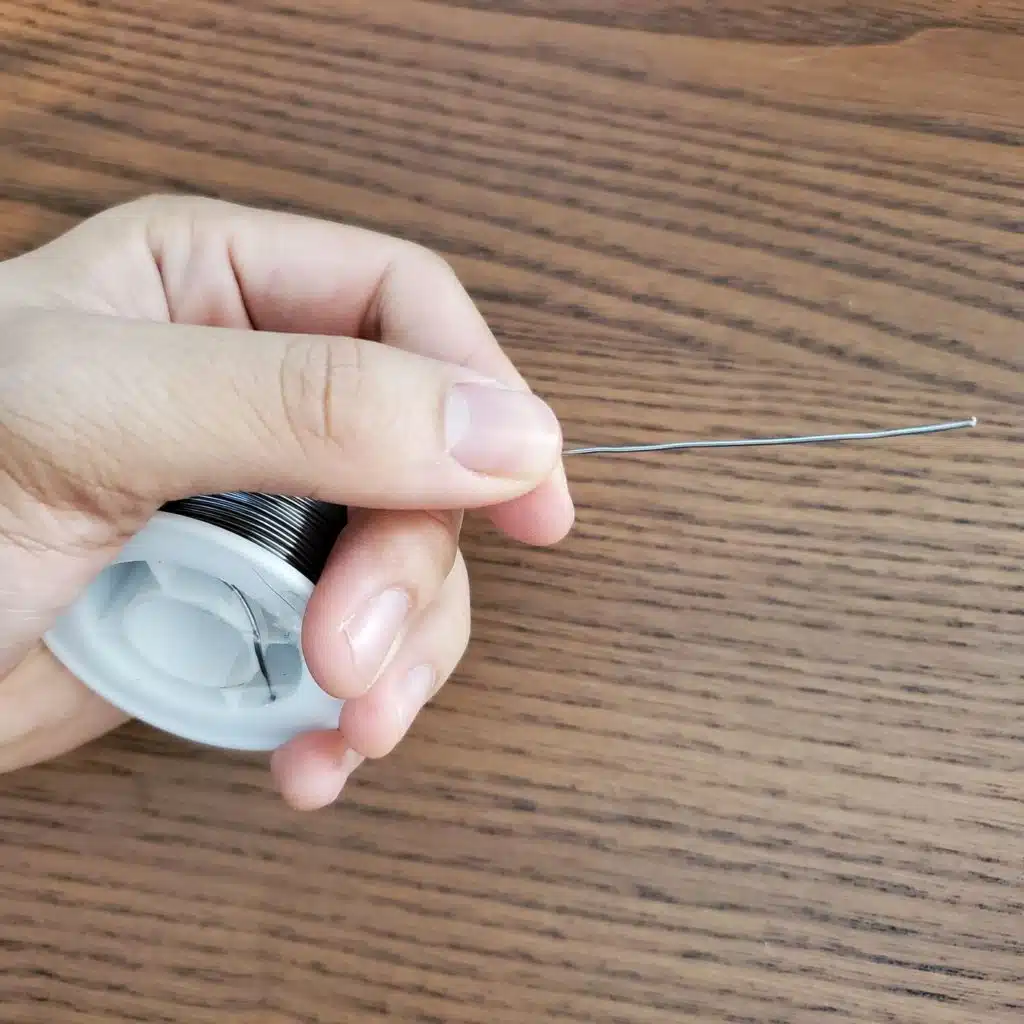 How to hold the keyboard soldering wire