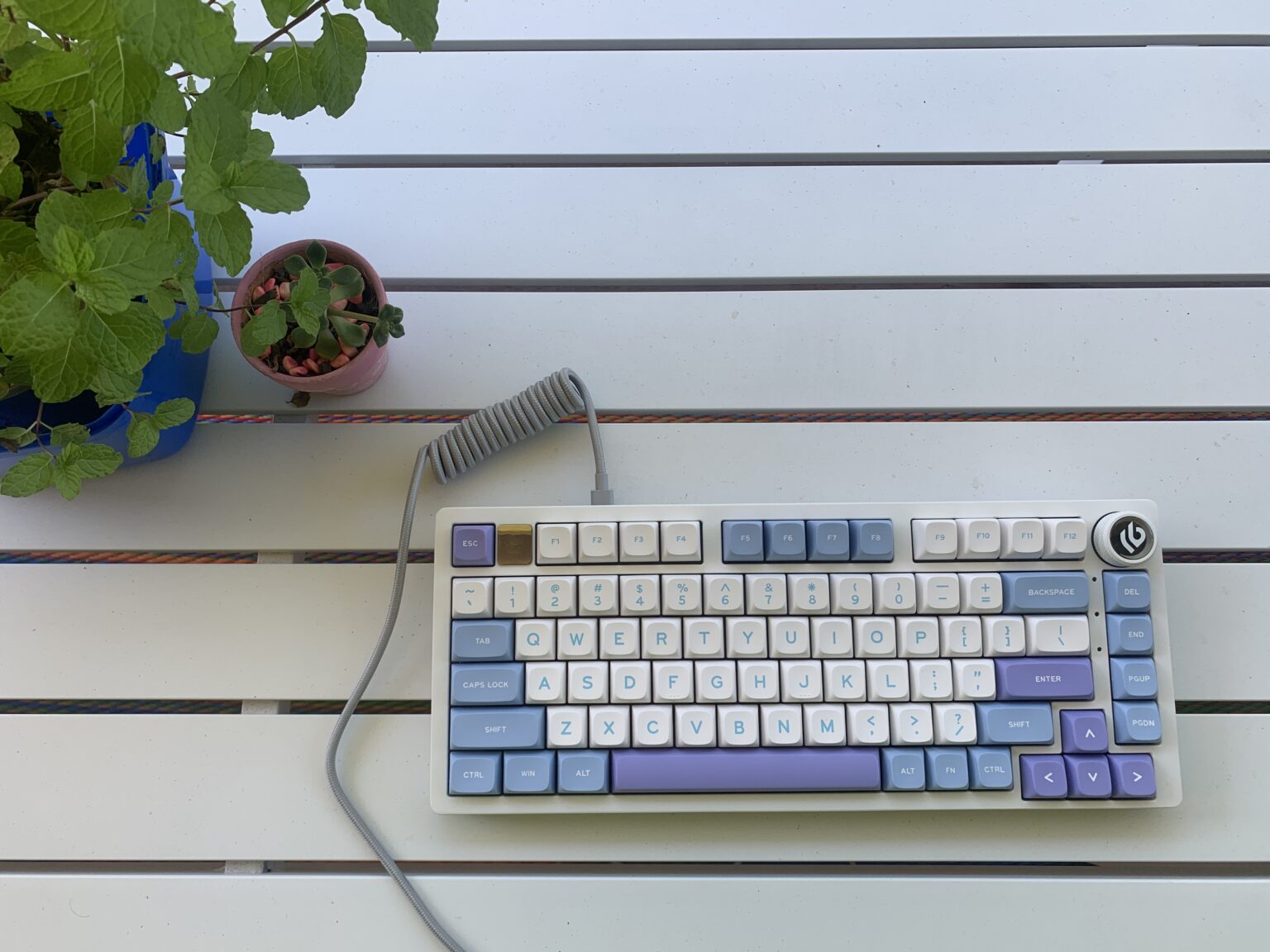 The Leobog Hi-75. Beautifully styled with aluminum and an ergonomic ...